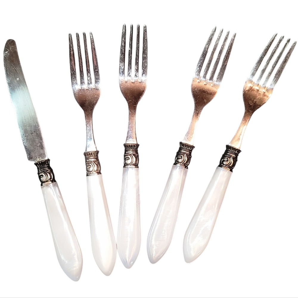 Vntg Lot 5 Pieces 18/8 Stainless Steel Silverware White Handles 4 Forks 1 Knife